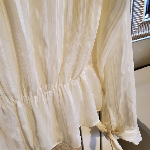 Guess Blouse - Picture 3 of 8